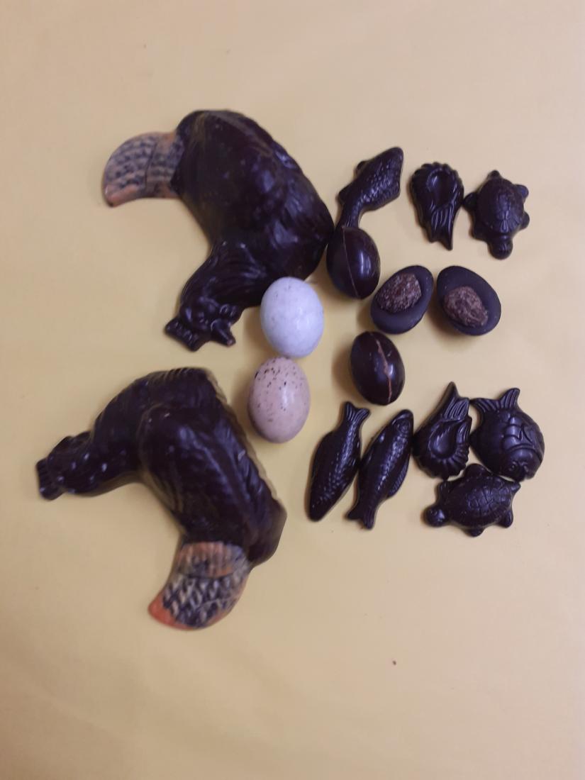 poule chocolat noir garnit pt 250g