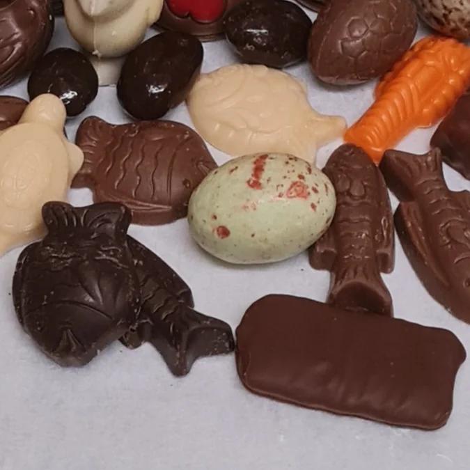 poule chocolat noir garnit pt 250g